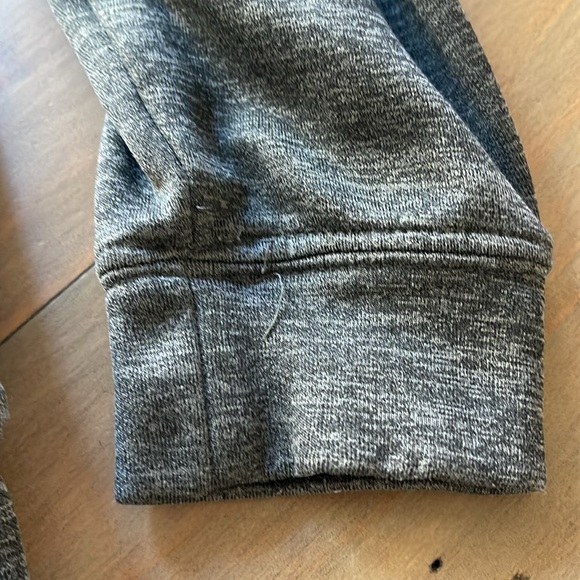 Vols hooded sweatshirt. Excellent condition . No stains or tears - Picture 4 of 8